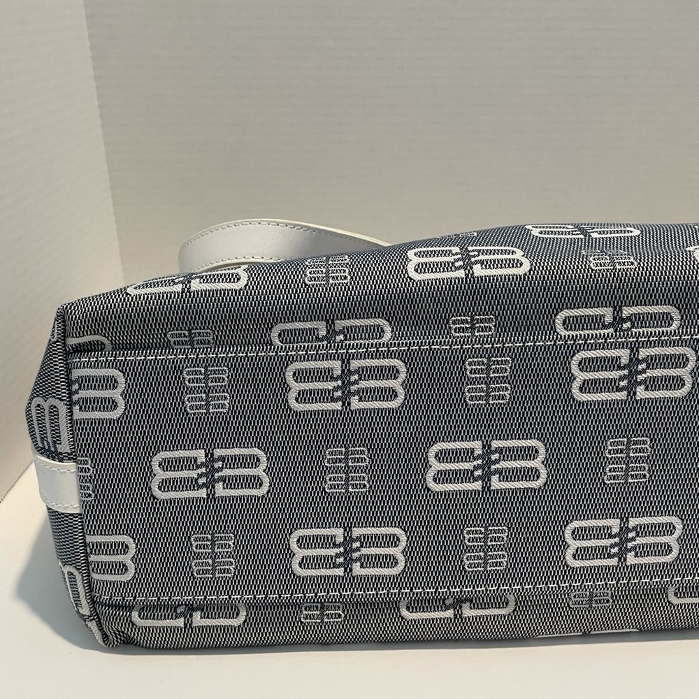 Balenciaga monogram tote - Picture 7 of 9